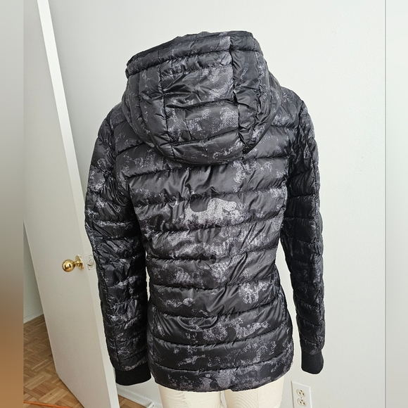 Women's Black Puffer Jacket - Picture 4 of 7